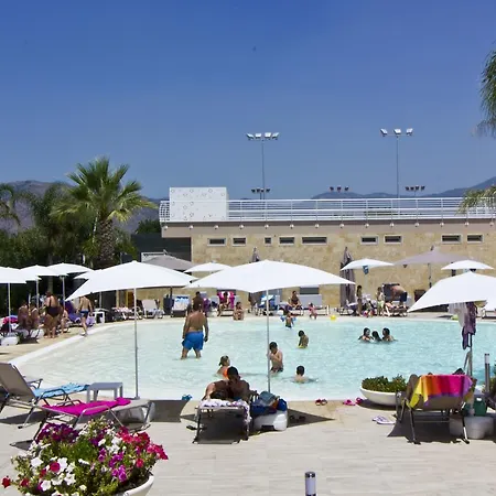 Dubaivillage Resort *