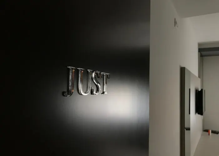 Dubaivillage Resort Camposano